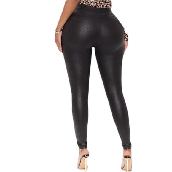 Fashion nova coated leggings - Picture 5 of 5